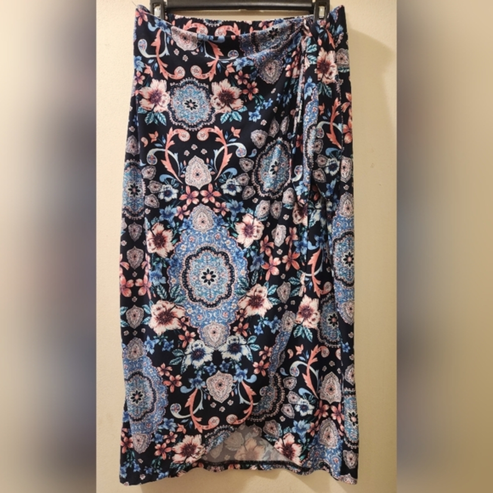 Roz & Ali Floral Print Maxi Skirt